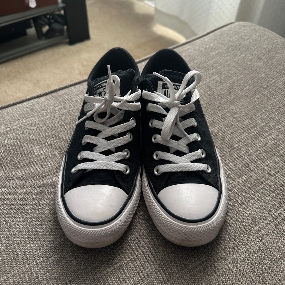 Converse Black and White Low-Top Sneakers Size 8 Women’s